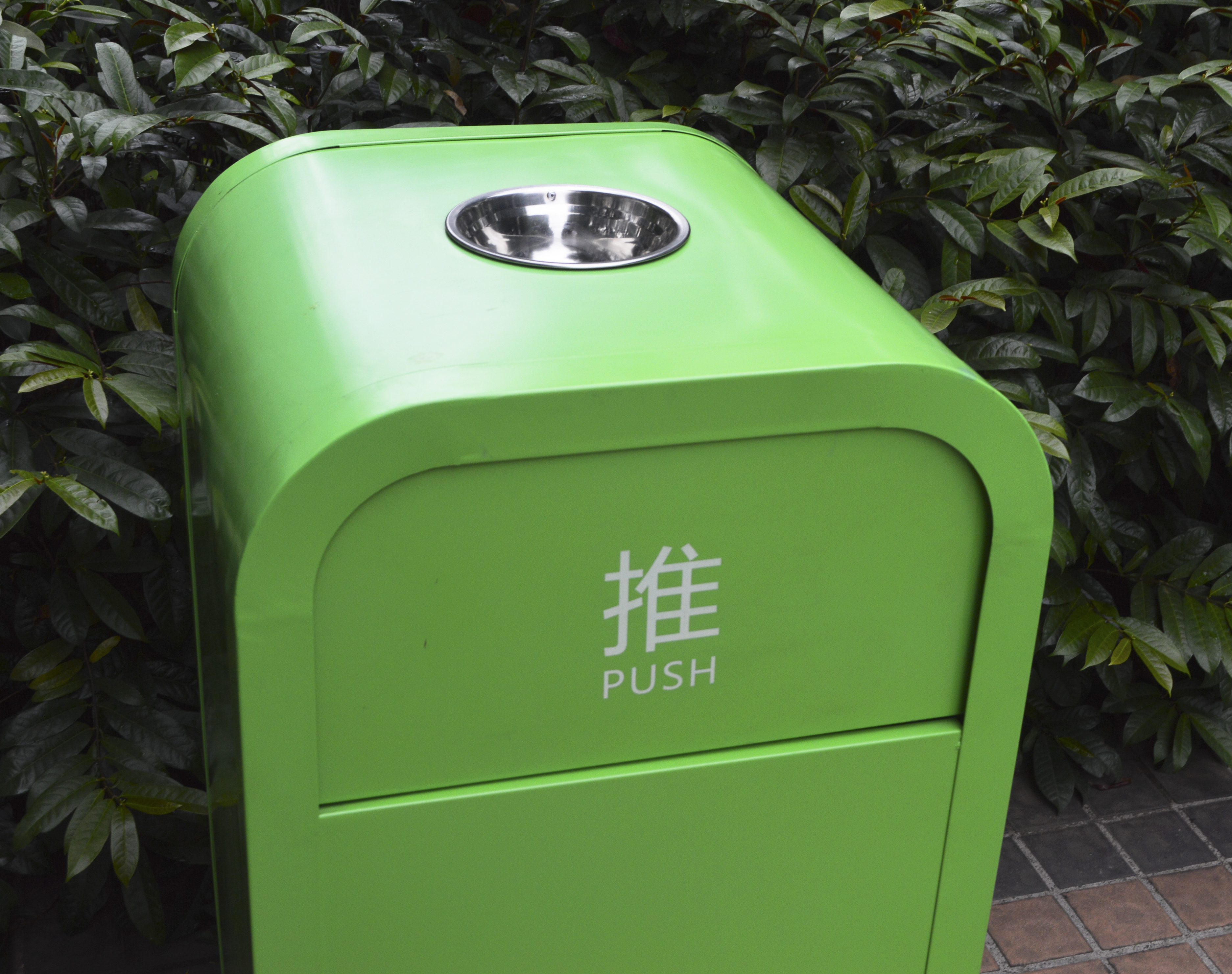 Waste Bin for Outdoor Use with Metal Material 